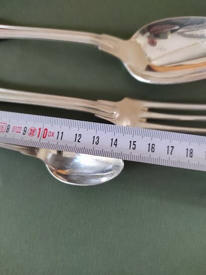 Ménagère de 37 couverts modèle filet, Argenterie