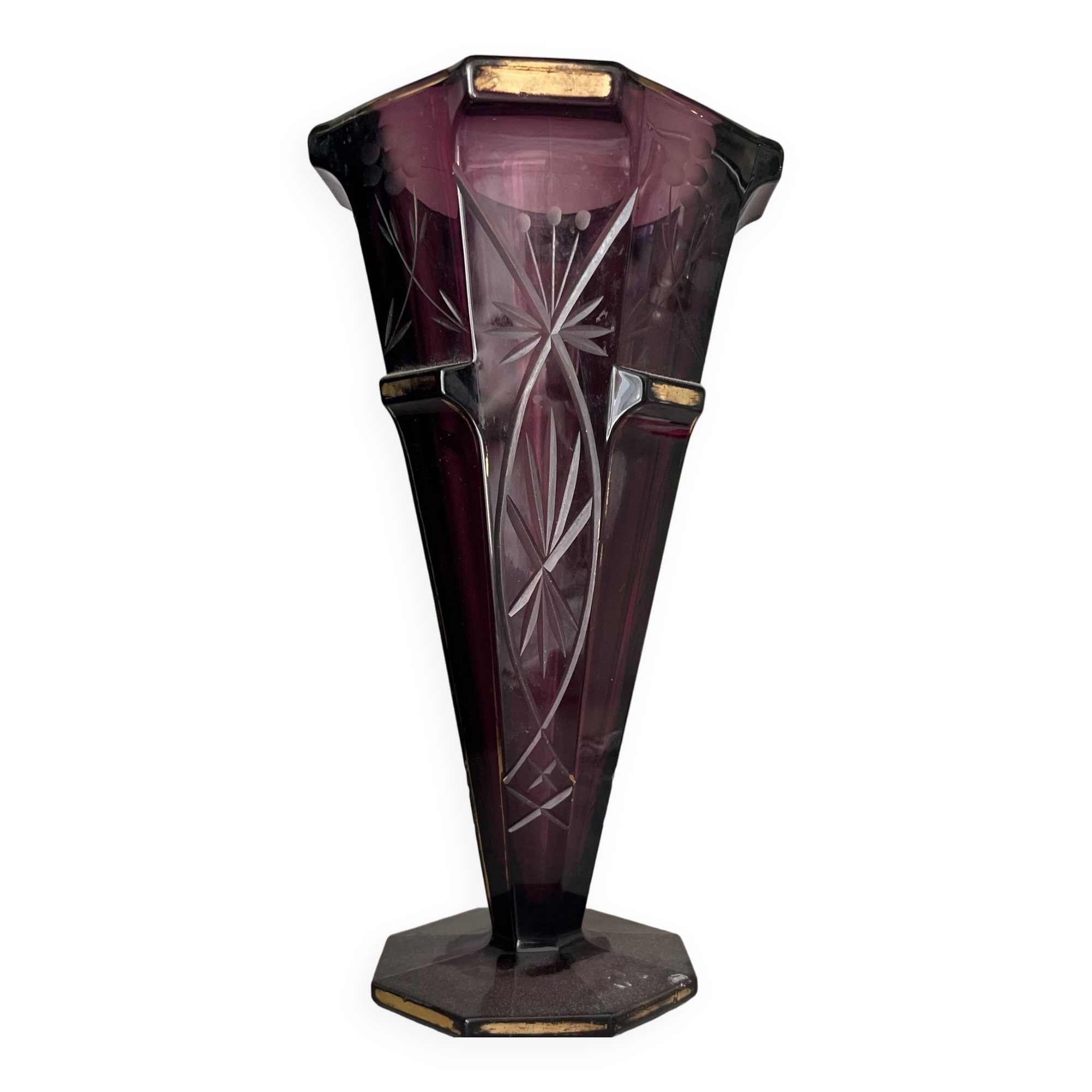 A purple vase, very discreetly gilded, Russian art deco style