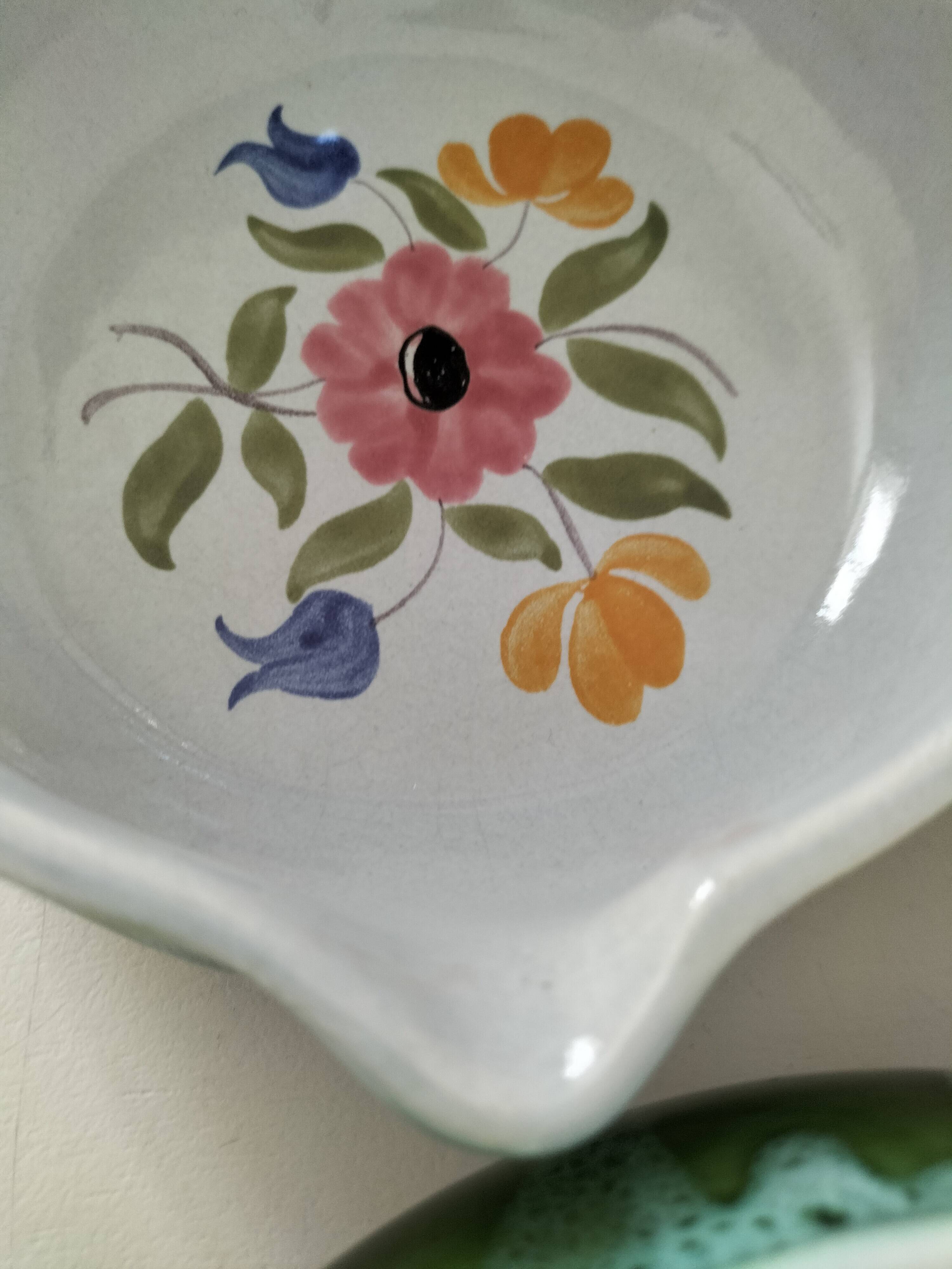 Duo of flowery caquelons