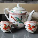 Chinese tea service/Teapot + 6 cups. In fine porcelain. Dragons/Phoenix decor. Feng Shui Rose Family Style. 70s