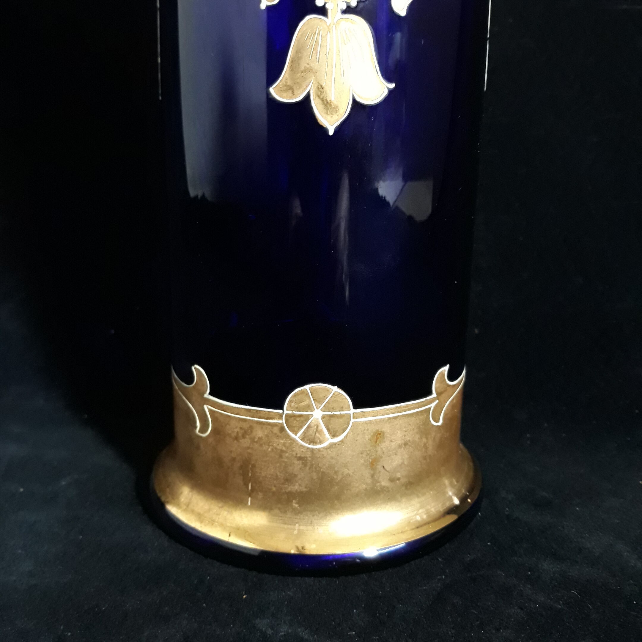 Vase Jugendstil en bleu cobalt avec guirlandes en email doré