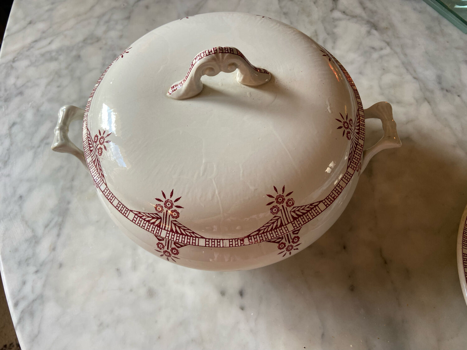 Souptureen and flat Terre de fer Saint Amand