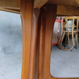 Extendable dining table