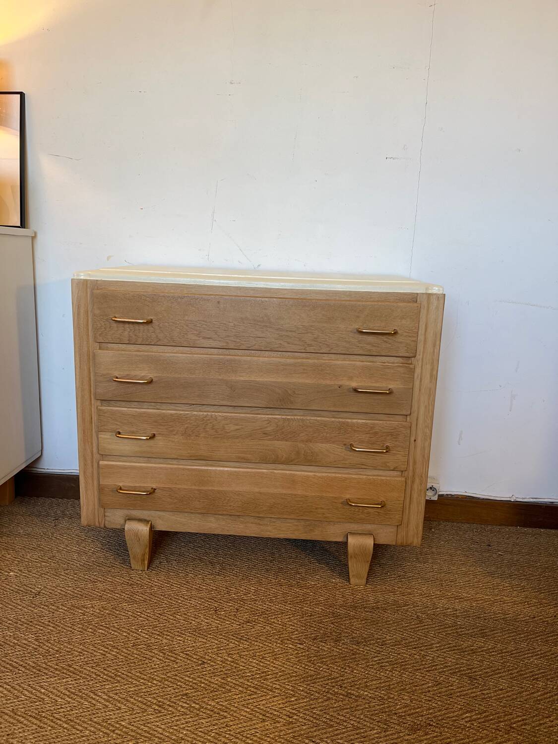 Vintage chest of drawers in wood and golden brass handles