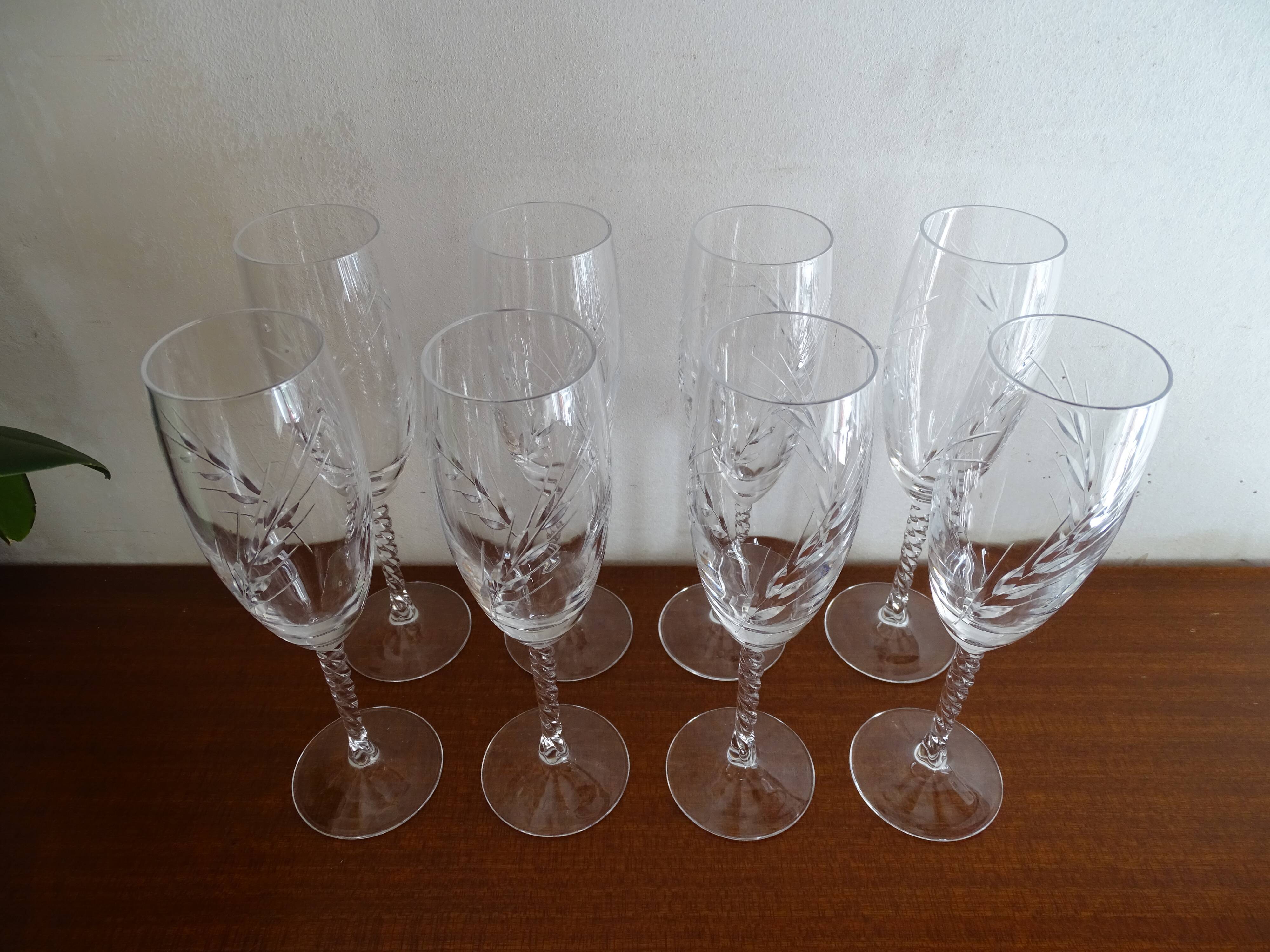 8 crystal champagne flutes from Arques Fleury epi twisted feet