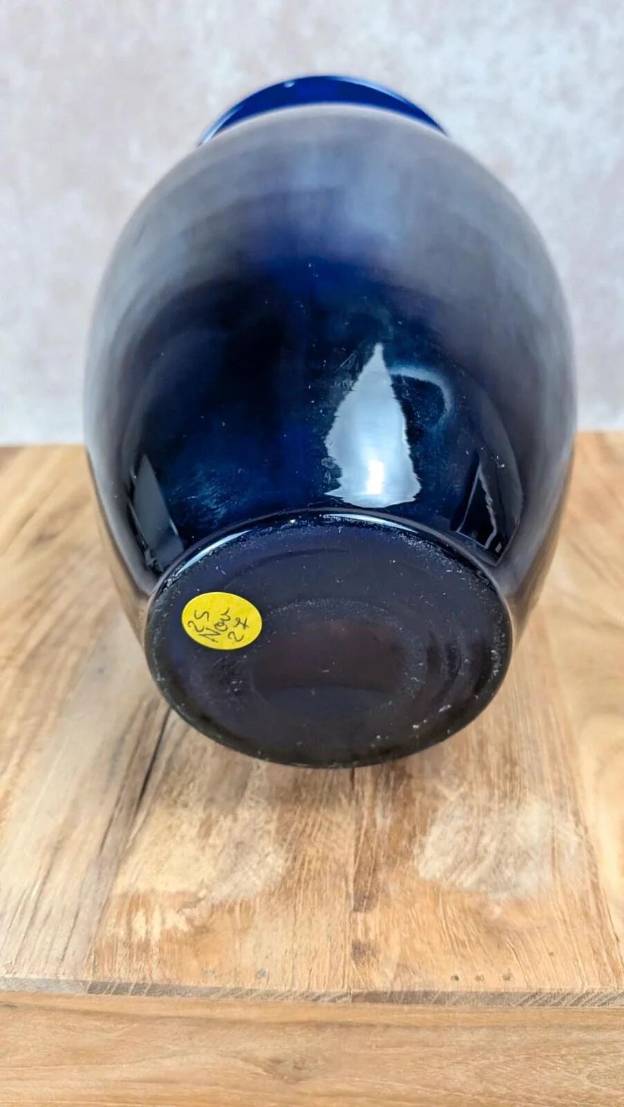 Vase ancien en verre bleu cobalt à filets dorés