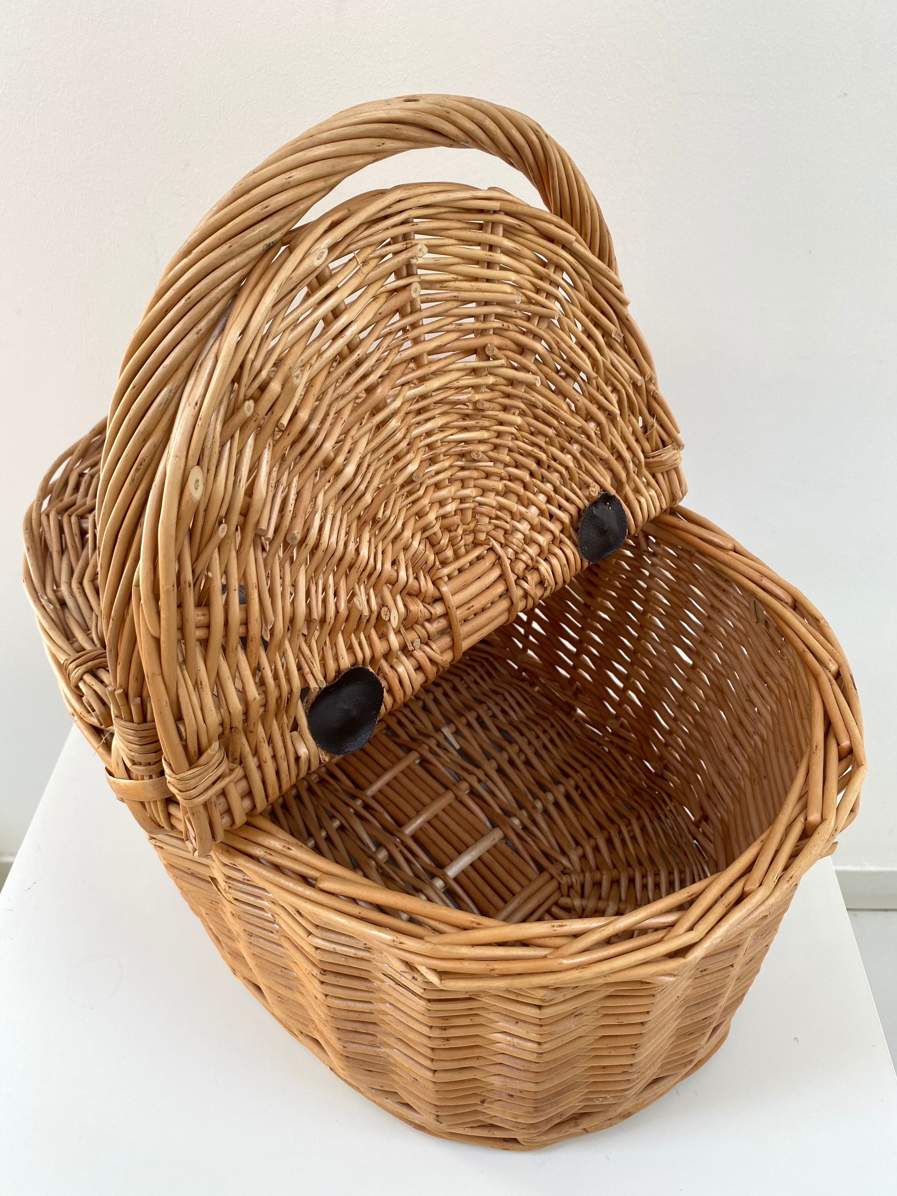 Wicker rattan picnic basket from the 70s