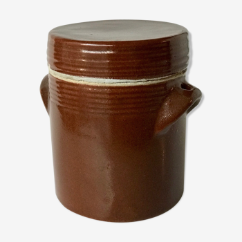 Small sandstone pot with lid