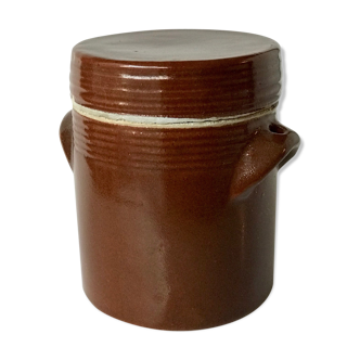 Small sandstone pot with lid