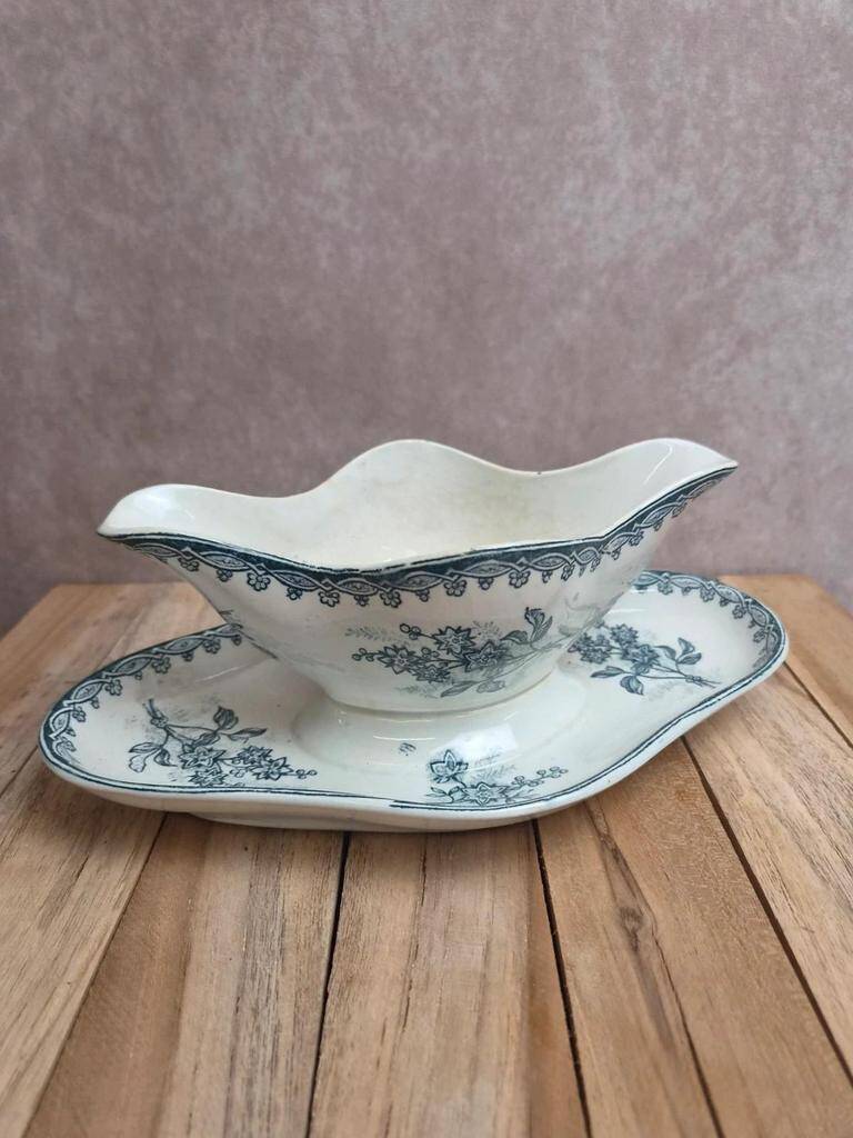 Ironstone sauce boat from Saint-Amand, Margot model – old blue decoration.