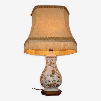 Lampe de table en céramique et bois à décor floral et oiseaux