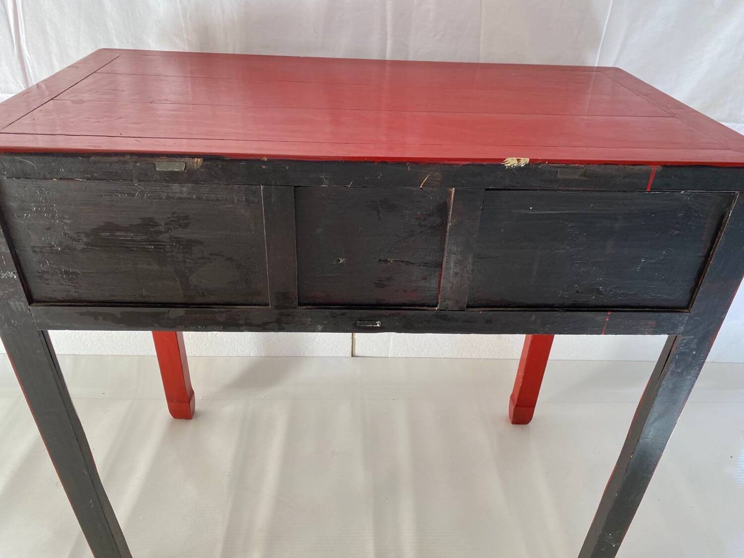 Chinese bureau in lacquered elm – 19th century