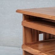 Petit bureau français du milieu du siècle en bois
