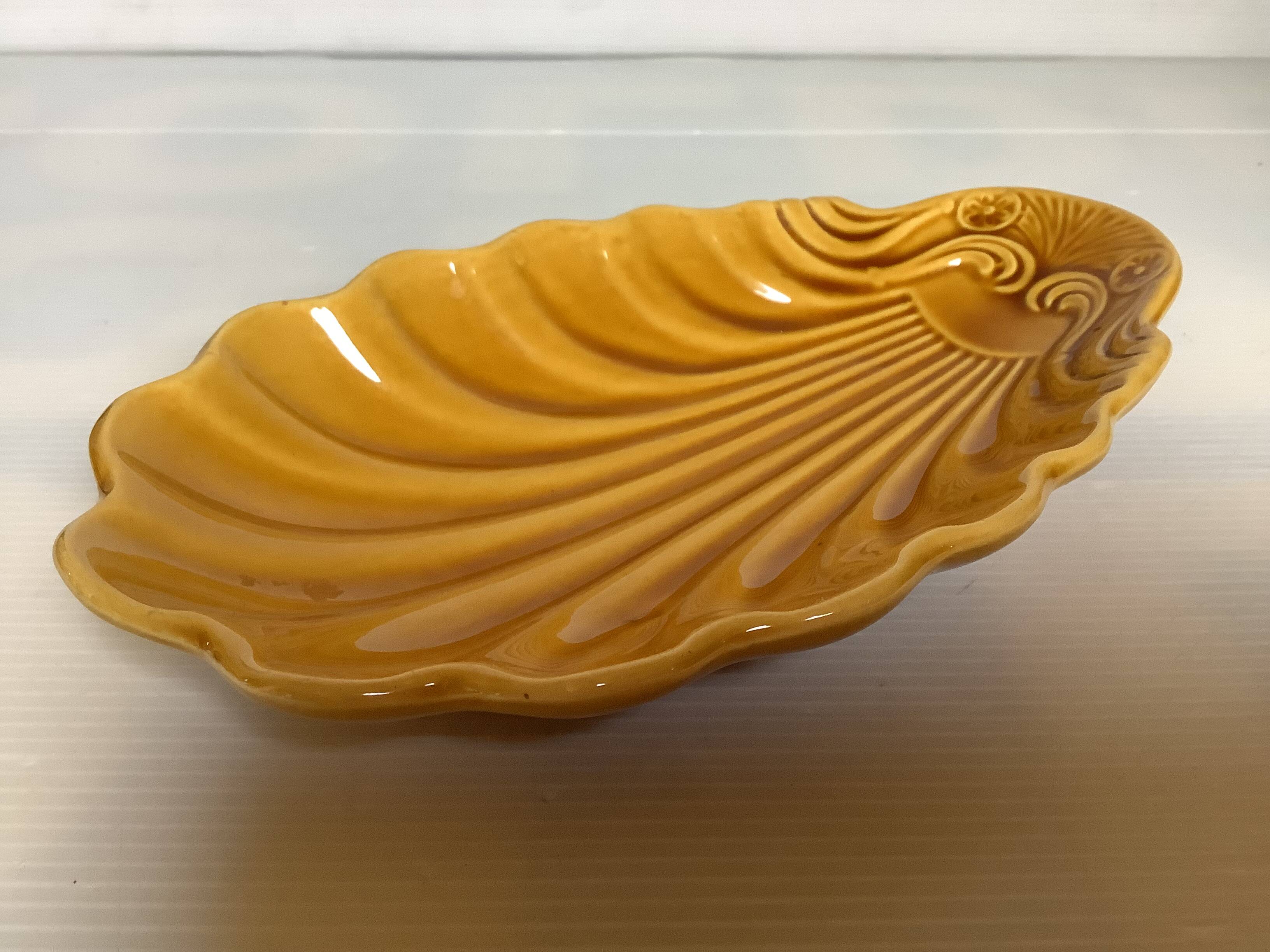 Saint Clément shell ring holder