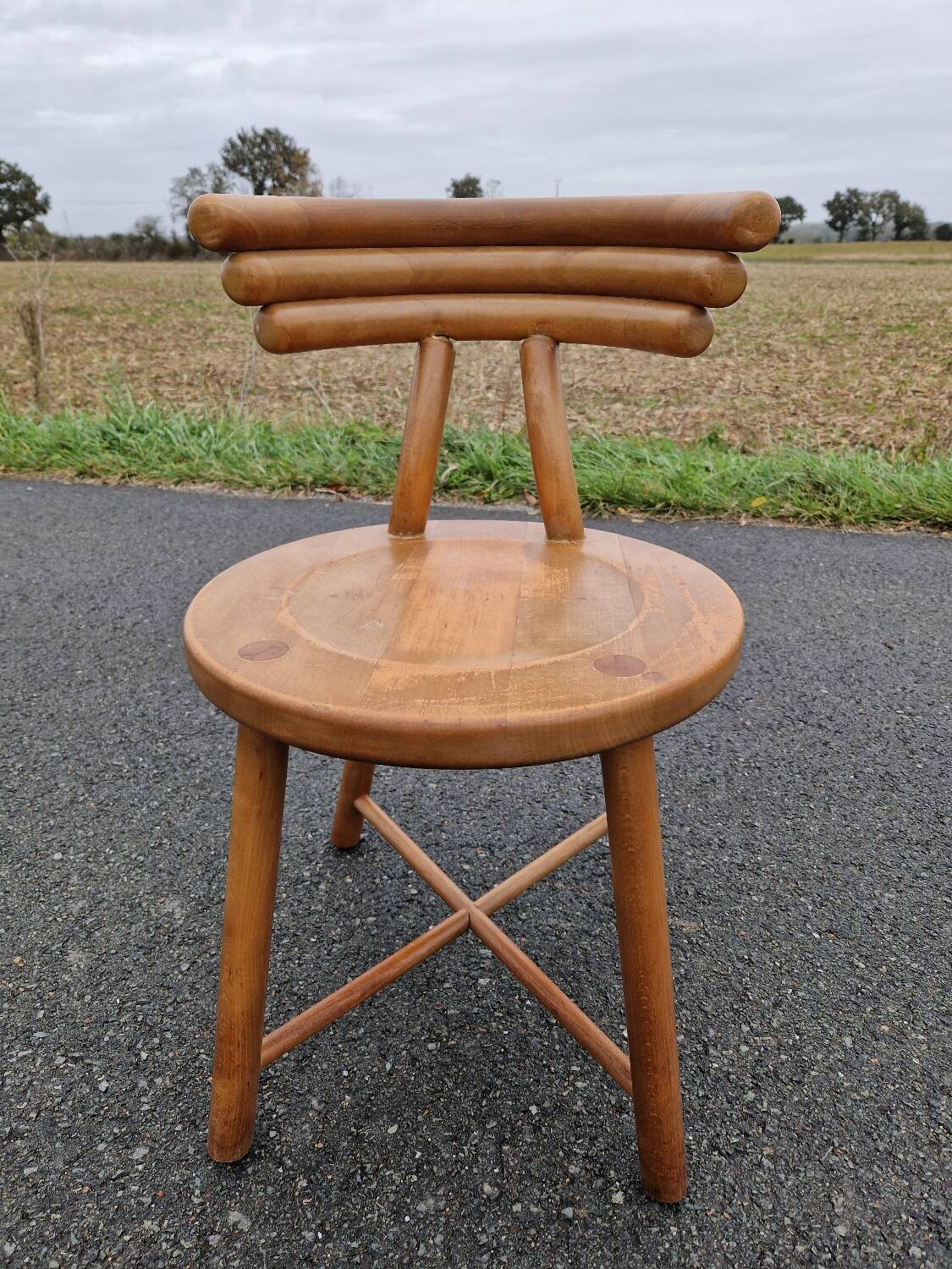 Set of 4 solid organic chairs