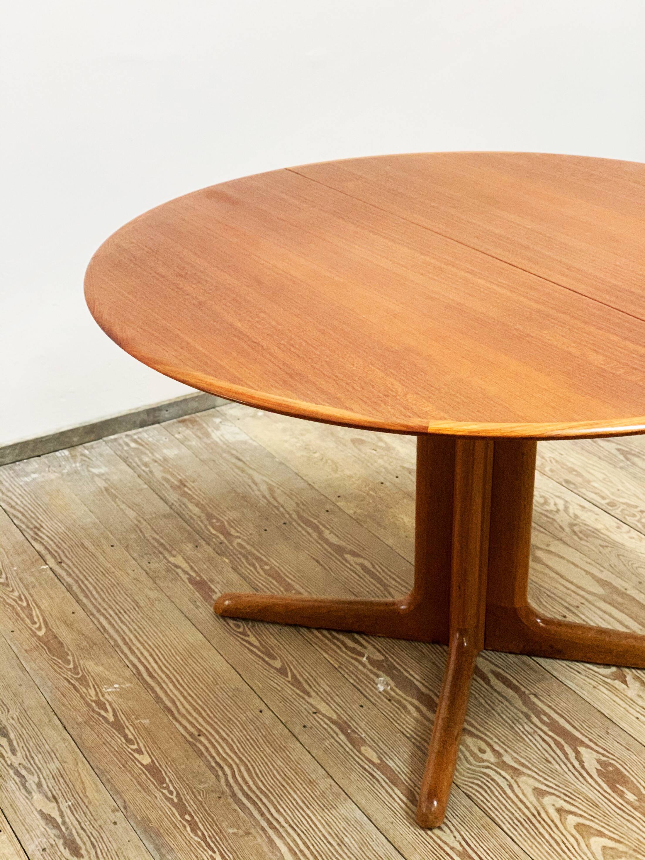 Round Circular Extendable Mid Century Teak Dining Table