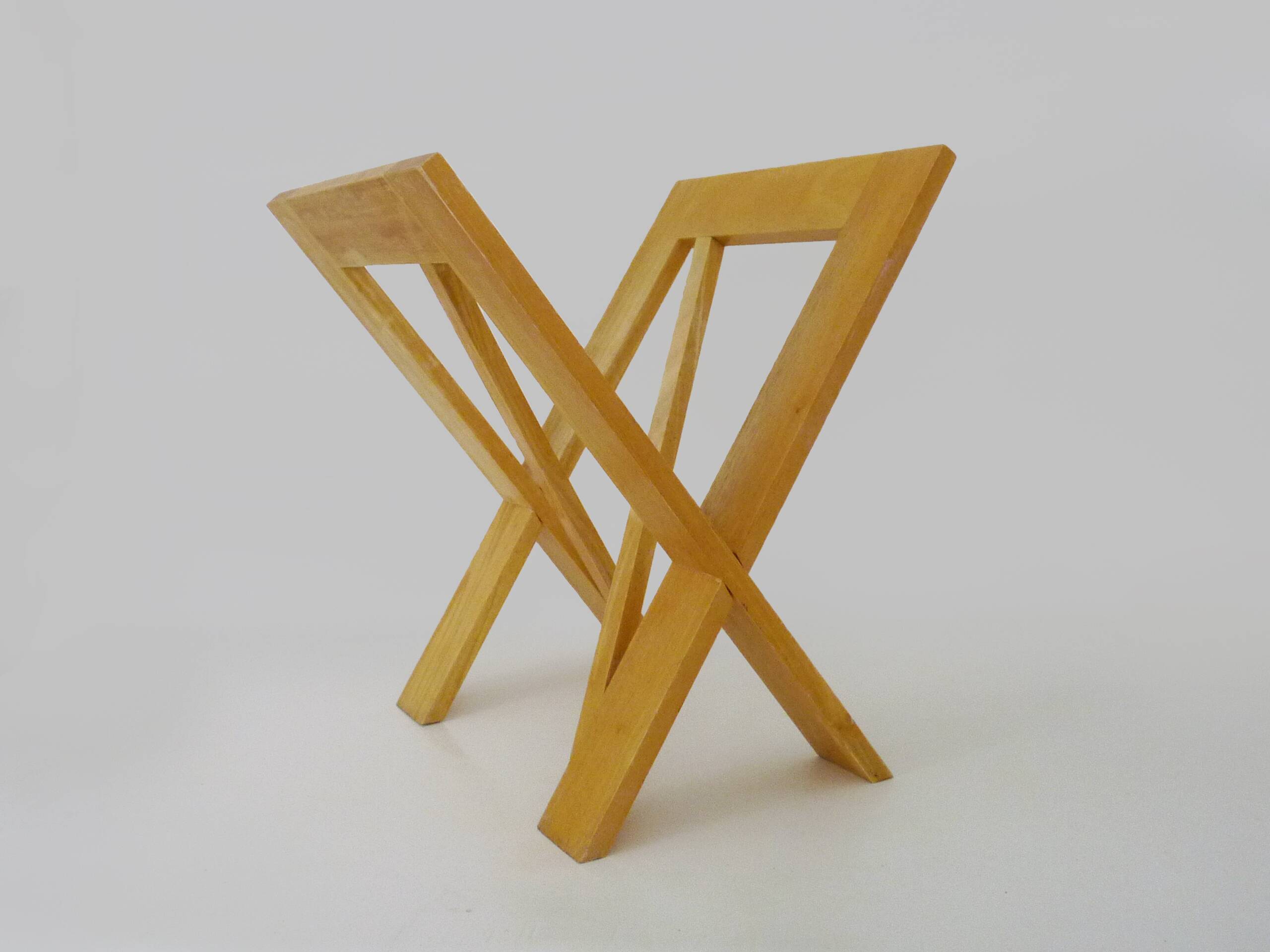 Vintage Scandinavian magazine rack in solid wood. 70s