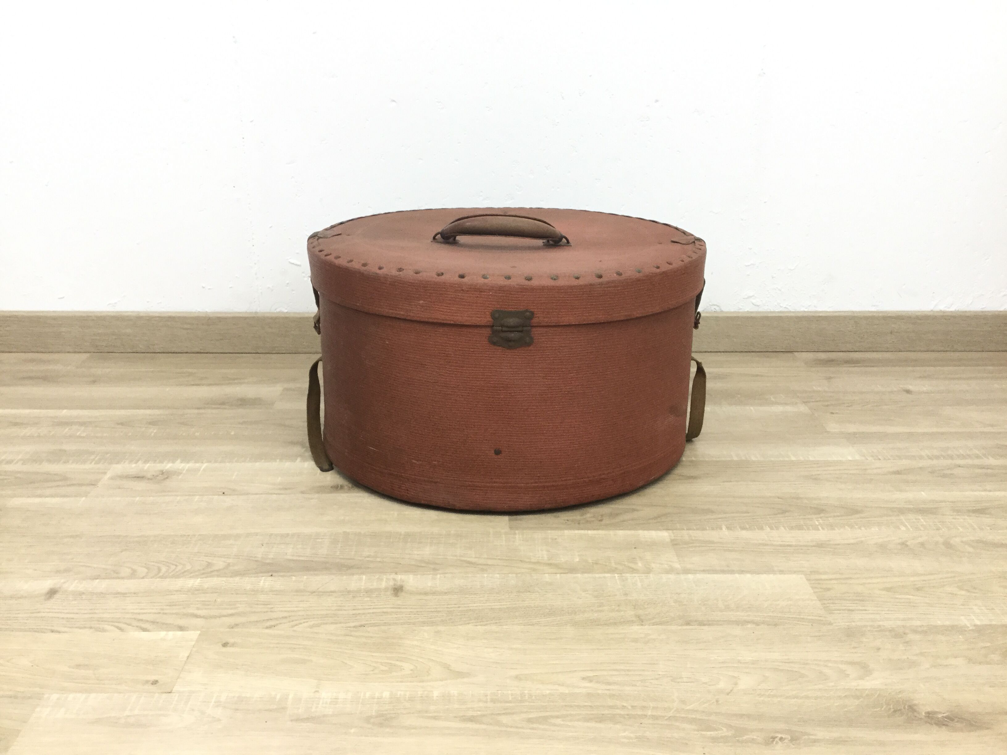Old suitcase - box Hat IMPERVIA