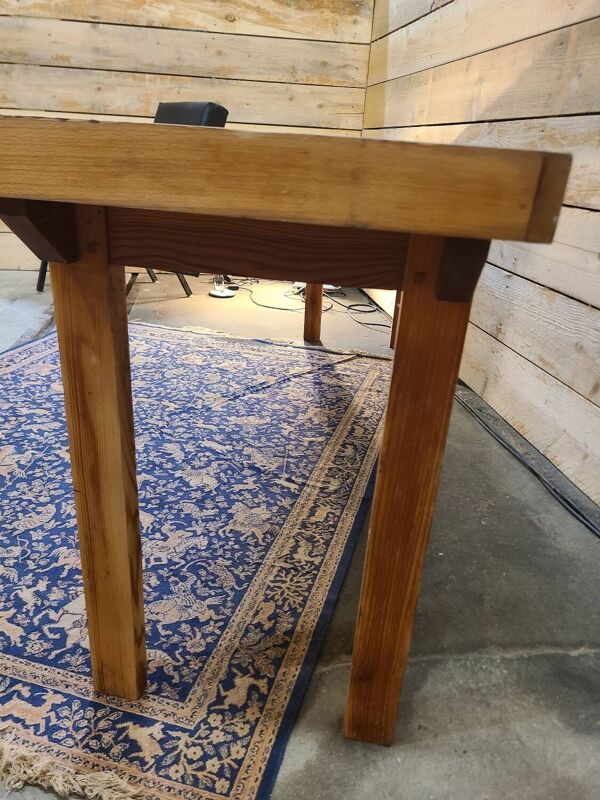 Etabli, mange debout, console