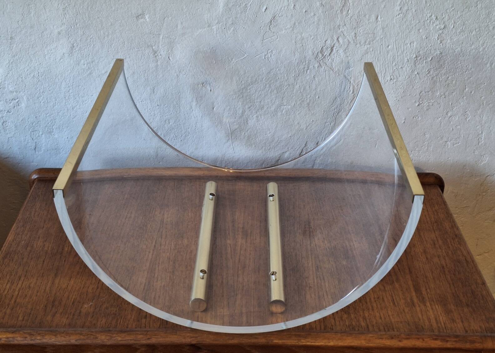 Italian magazine rack in acrylic and solid brass, 1970s