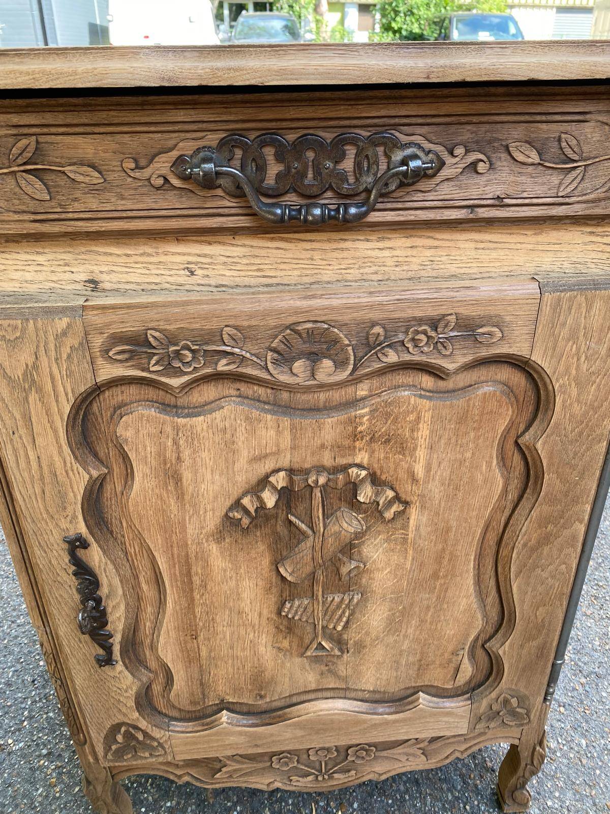 Louis XV chest of drawers renovated in solid raw oak wood, 18th century