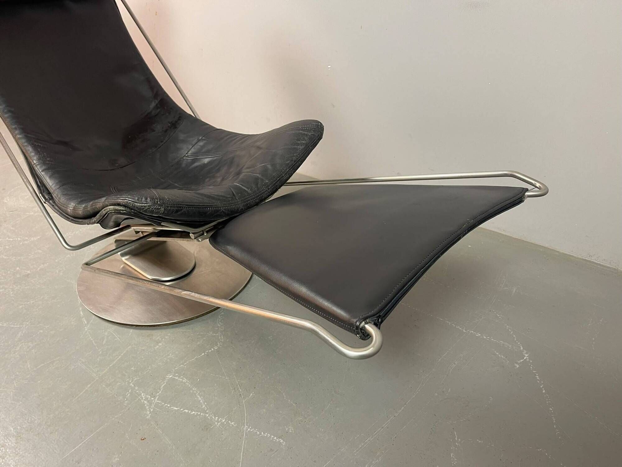 Mid-Century Danish Design ‘Interdane’ Lounge Chair in Black & Red