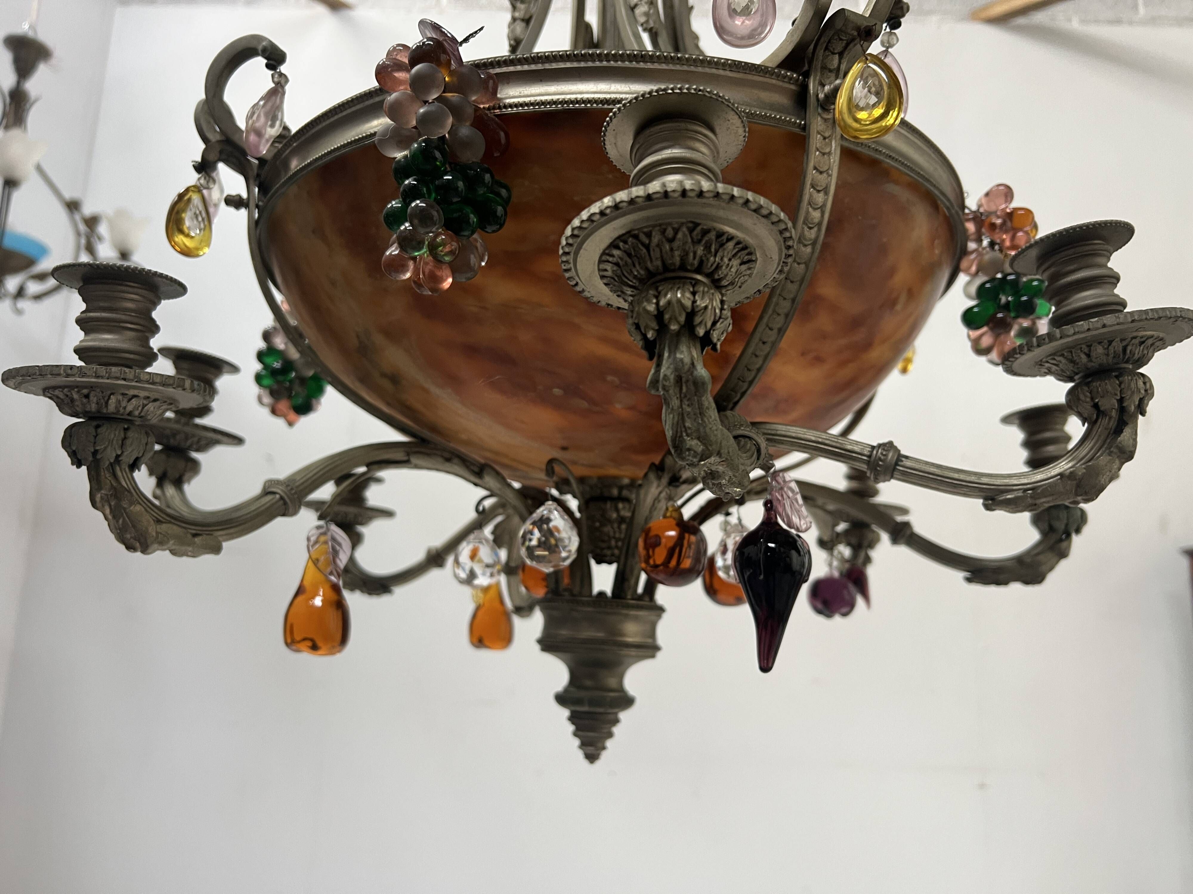 Napoleon III chandelier in bronze and alabaster with eight light arms, 19th century.