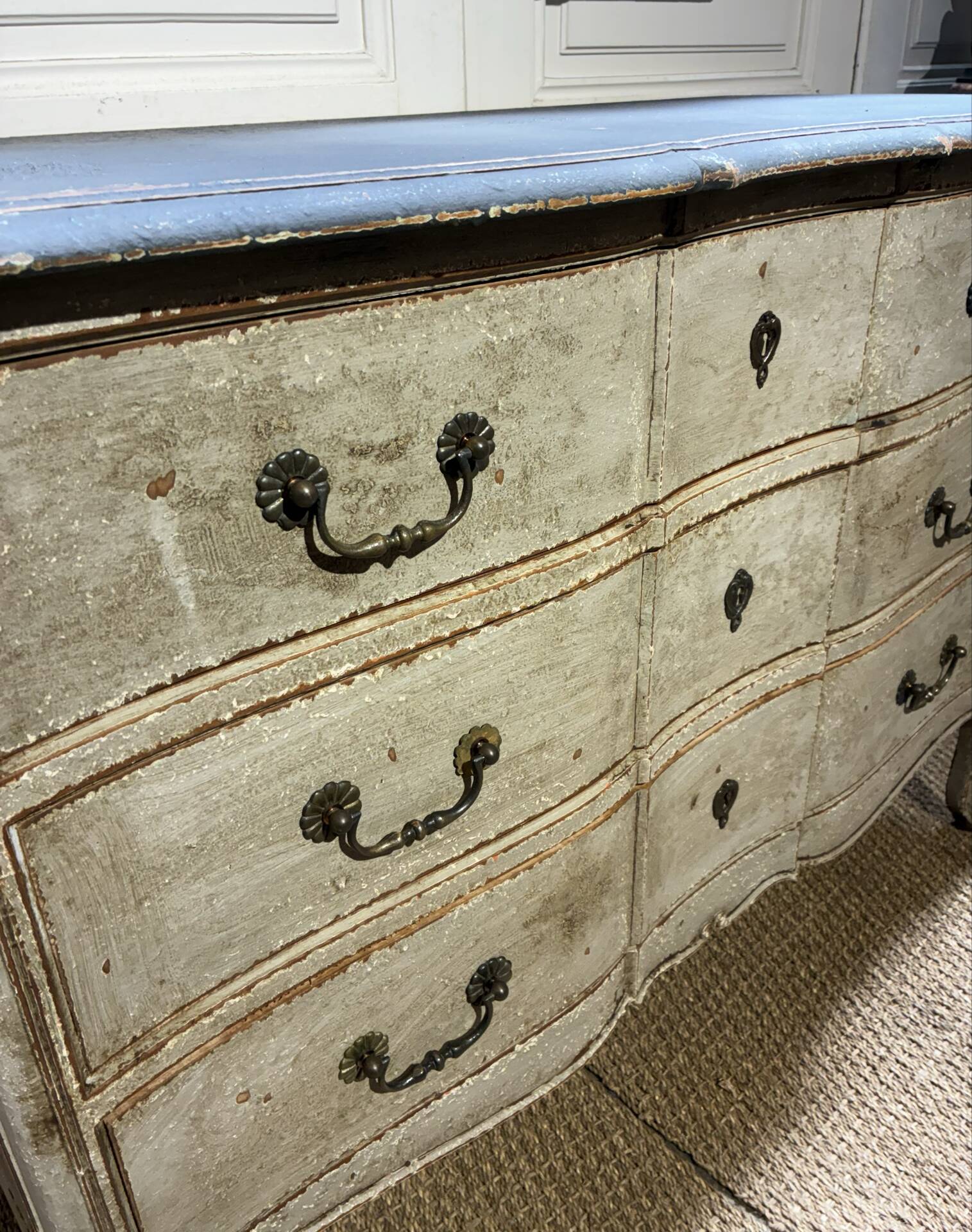 Ancienne Commode arbalète