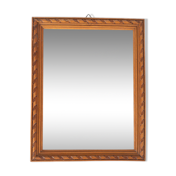Petit miroir ancien en bois avec cadre sculpté