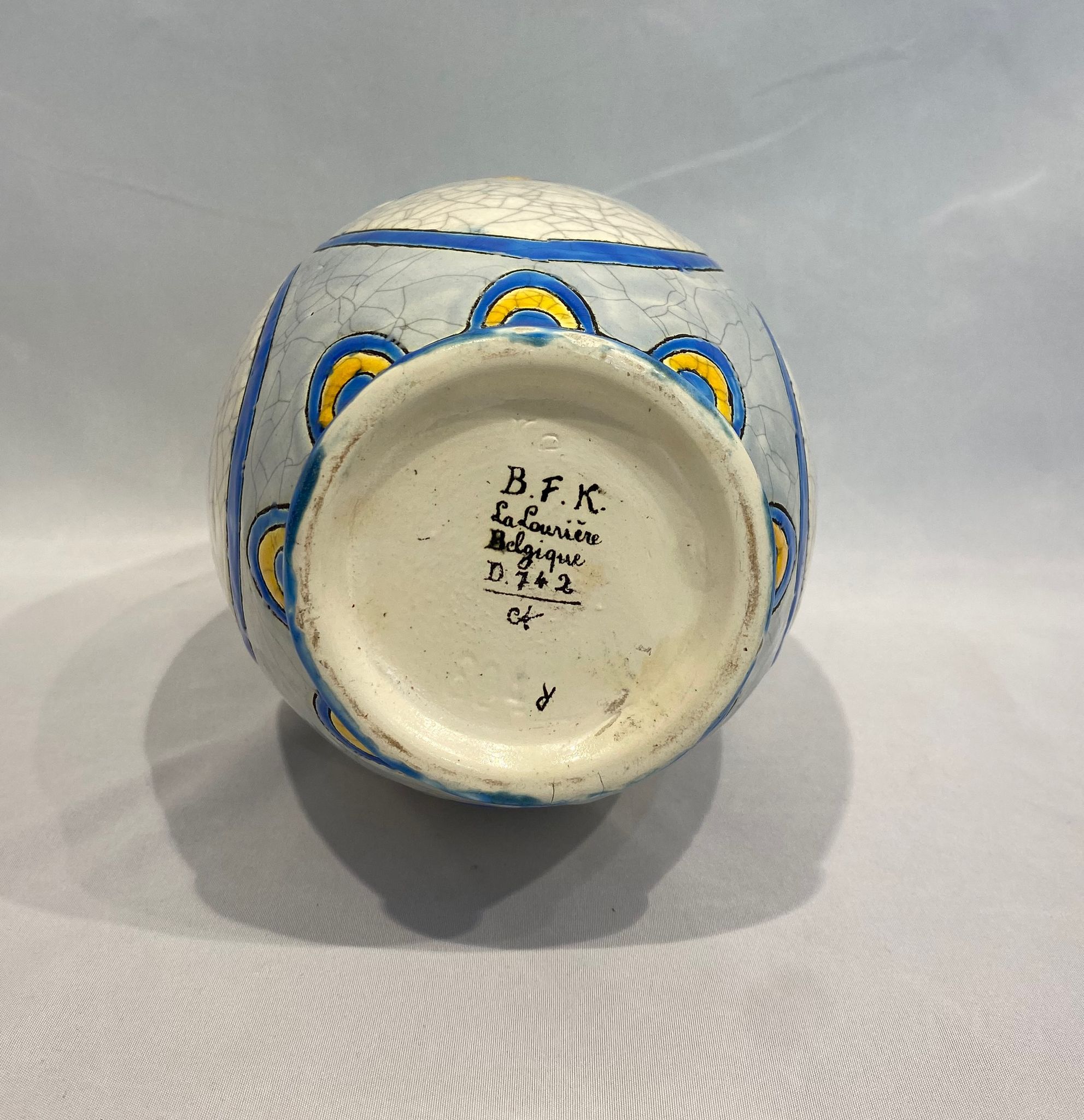 Rare ART DECO vase with polychrome butterfly decoration.signed Boch Frères Keramis (BFK)La Louvière Belgiq