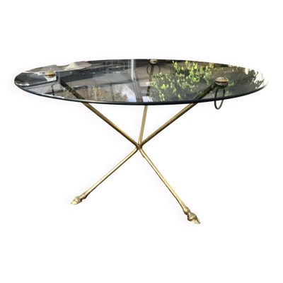 Table basse en verre et laiton pieds tripode en forme de sabot, 1970