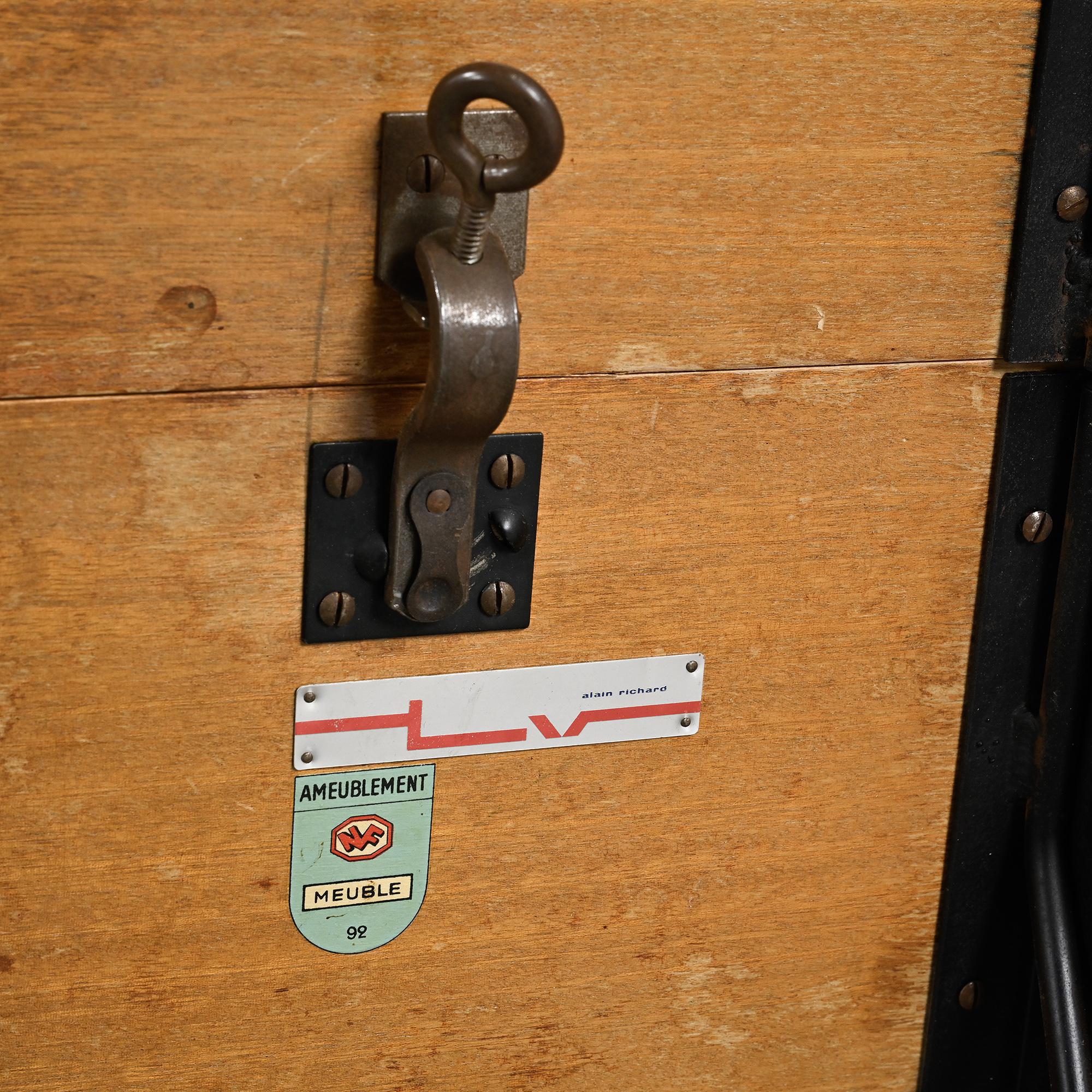 Model 302 table in ash by Alain Richard, 1954, T.V. Furniture.