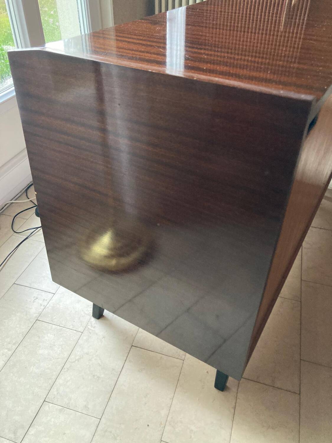 Record cabinet
