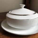 Porcelain sauce boat