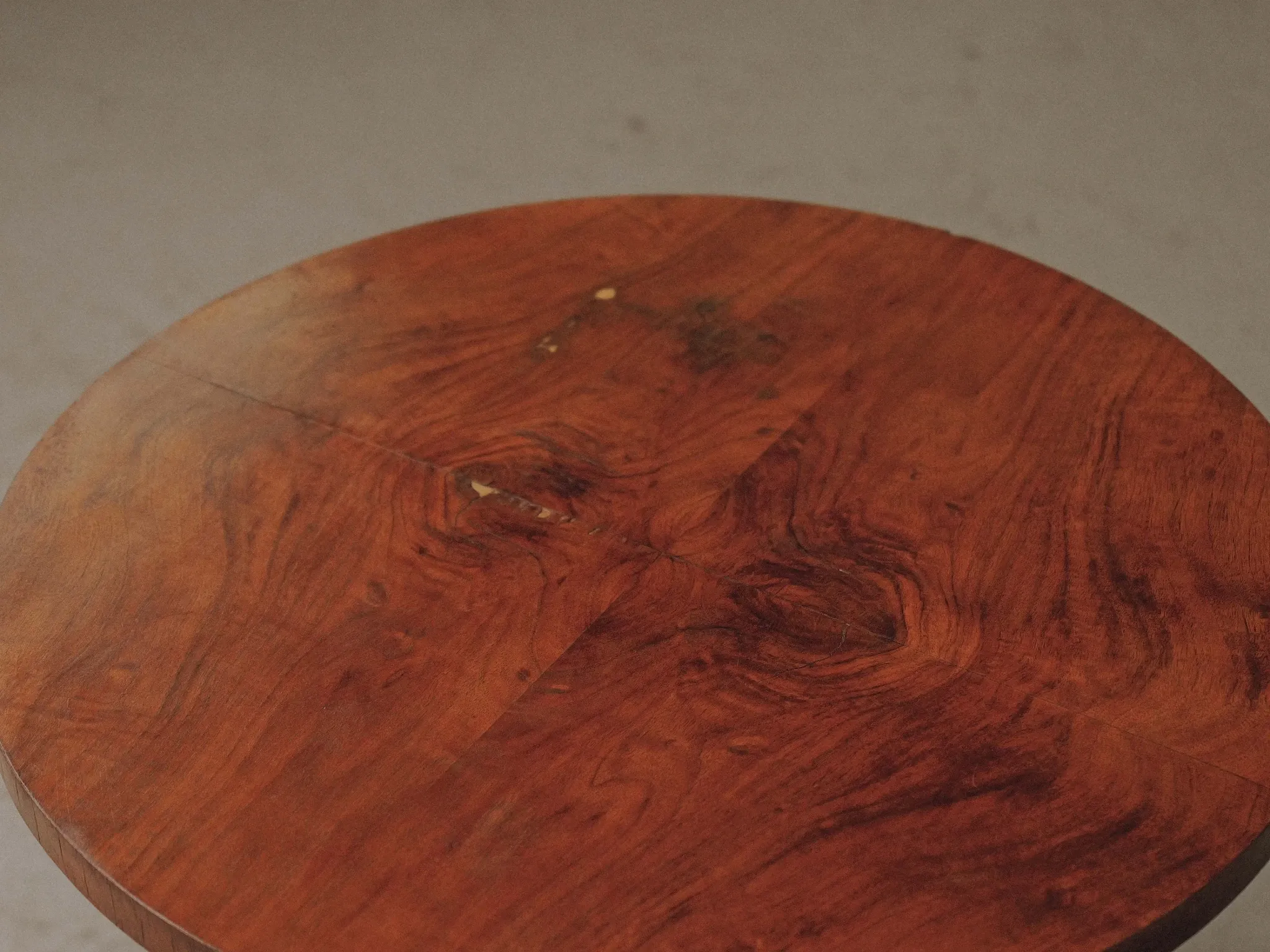 Guéridon rond de style Art déco en bois, vers 1950