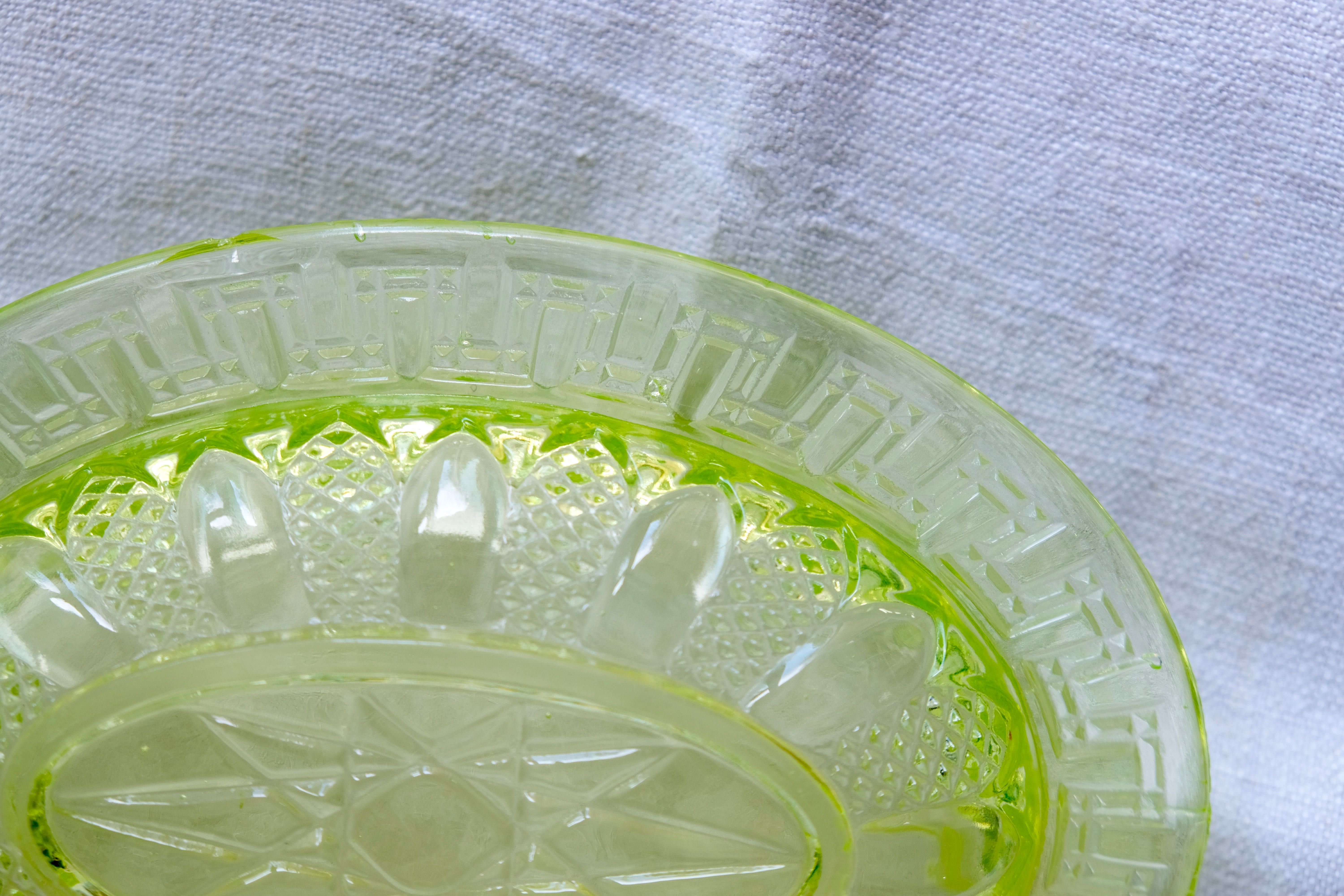 Fruit cup in yellow wealine moulded crystal 19th / 20th century