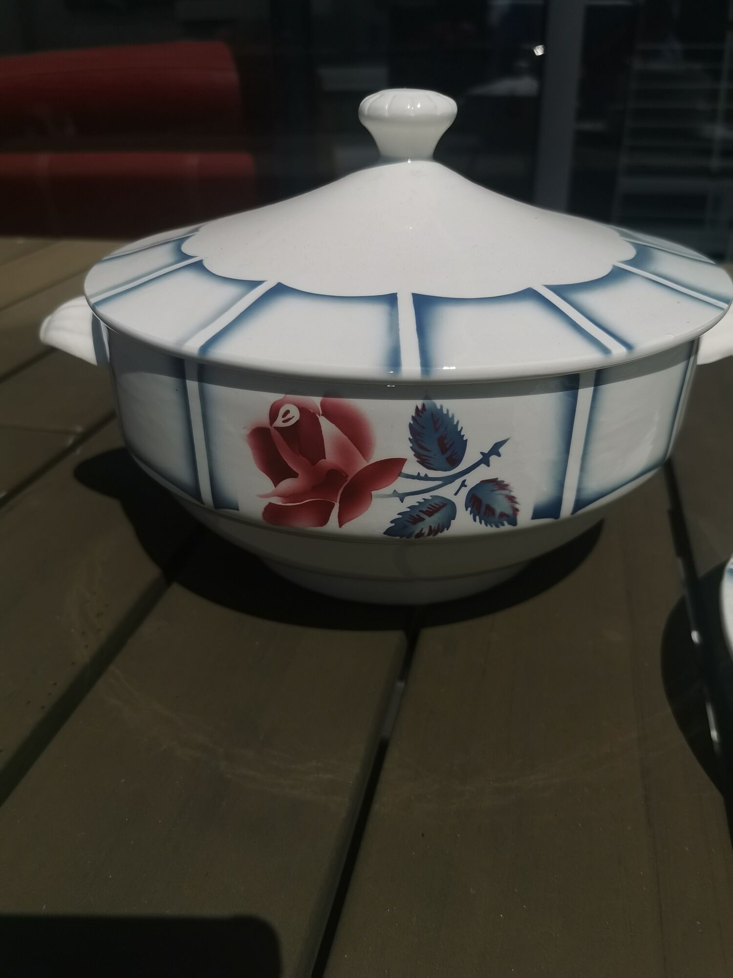 Lots dishes digoin sarreguemines, 7 flat plates, 4 plates hollow, tureen, oval dish