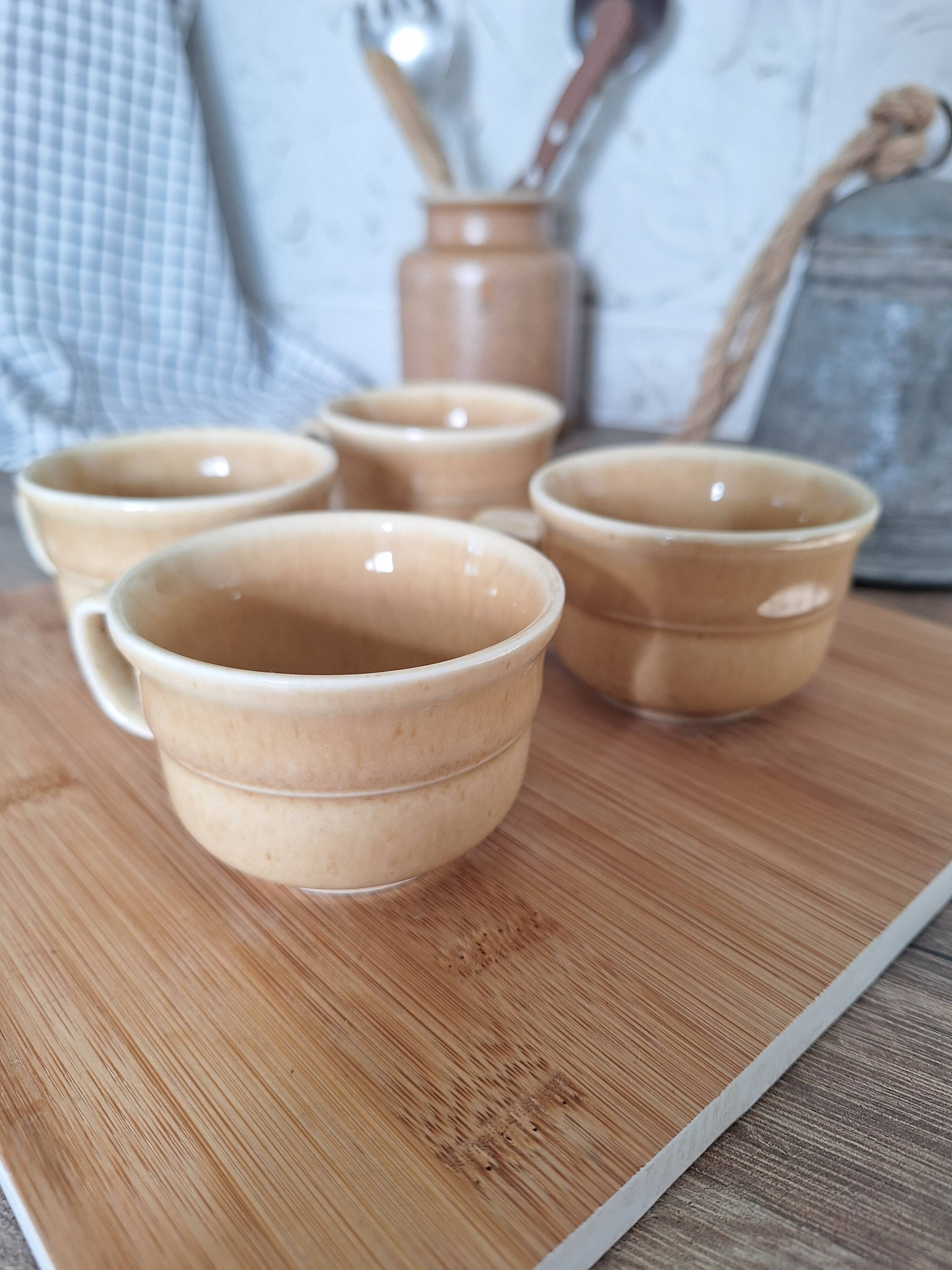 Tasses couleur beige miel