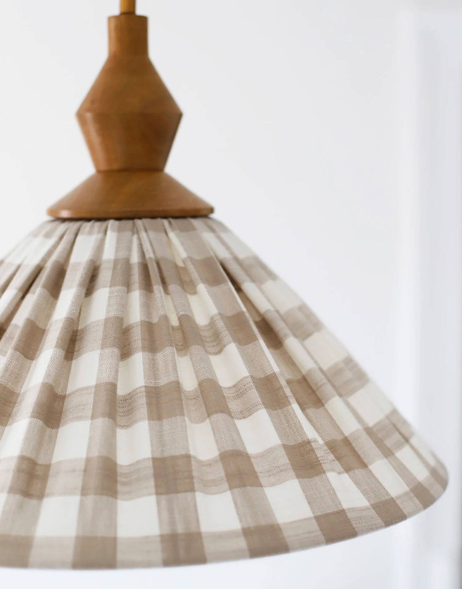 "Olga" pleated pendant light in beige checked fabric and turned wood finish