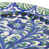 Paire d'assiettes vintage espagnoles en faïence Fajalauza, vertes et bleues.