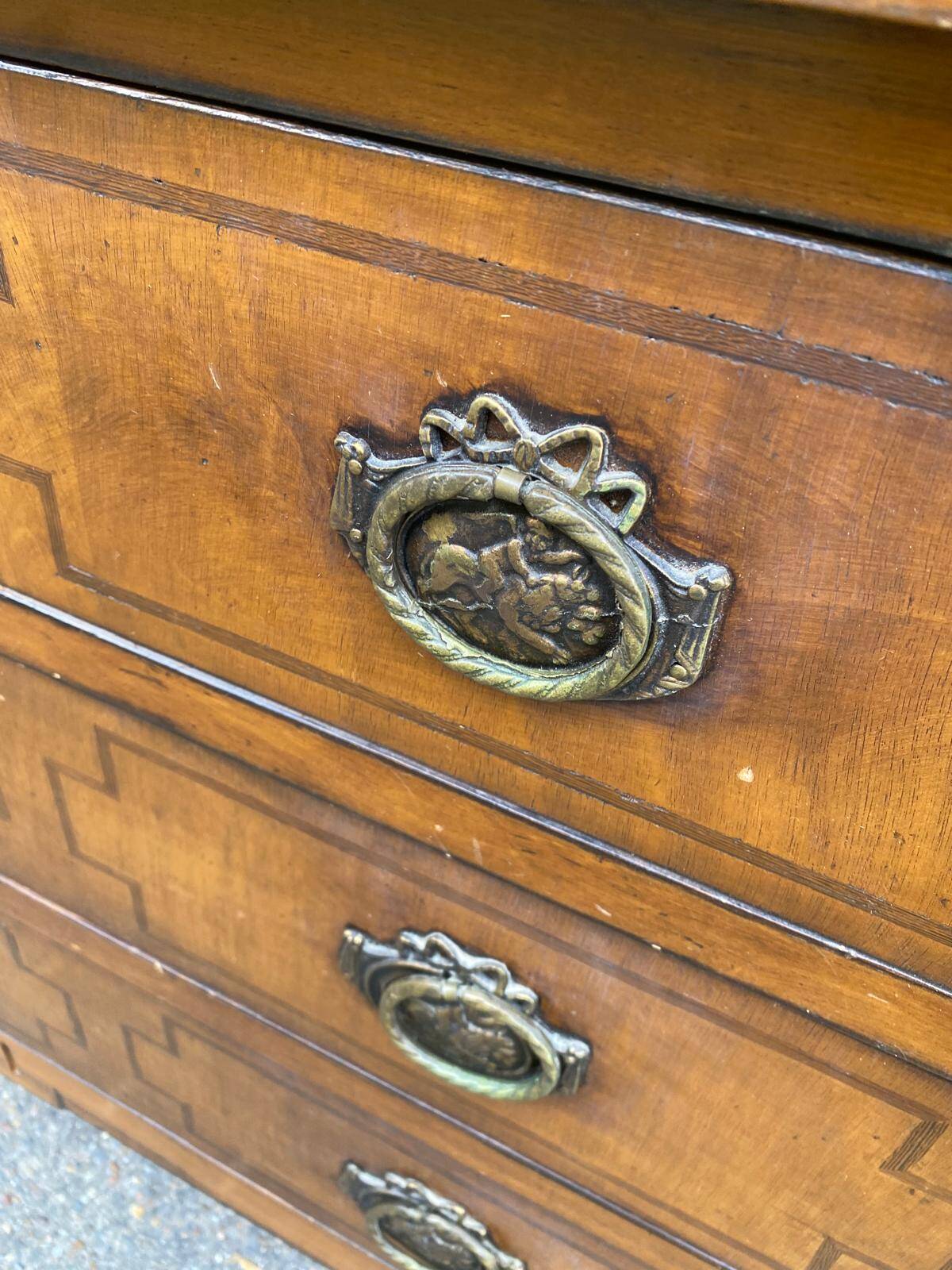 Commode Louis XVI en marqueterie et placage d'amarante/merisier 1950