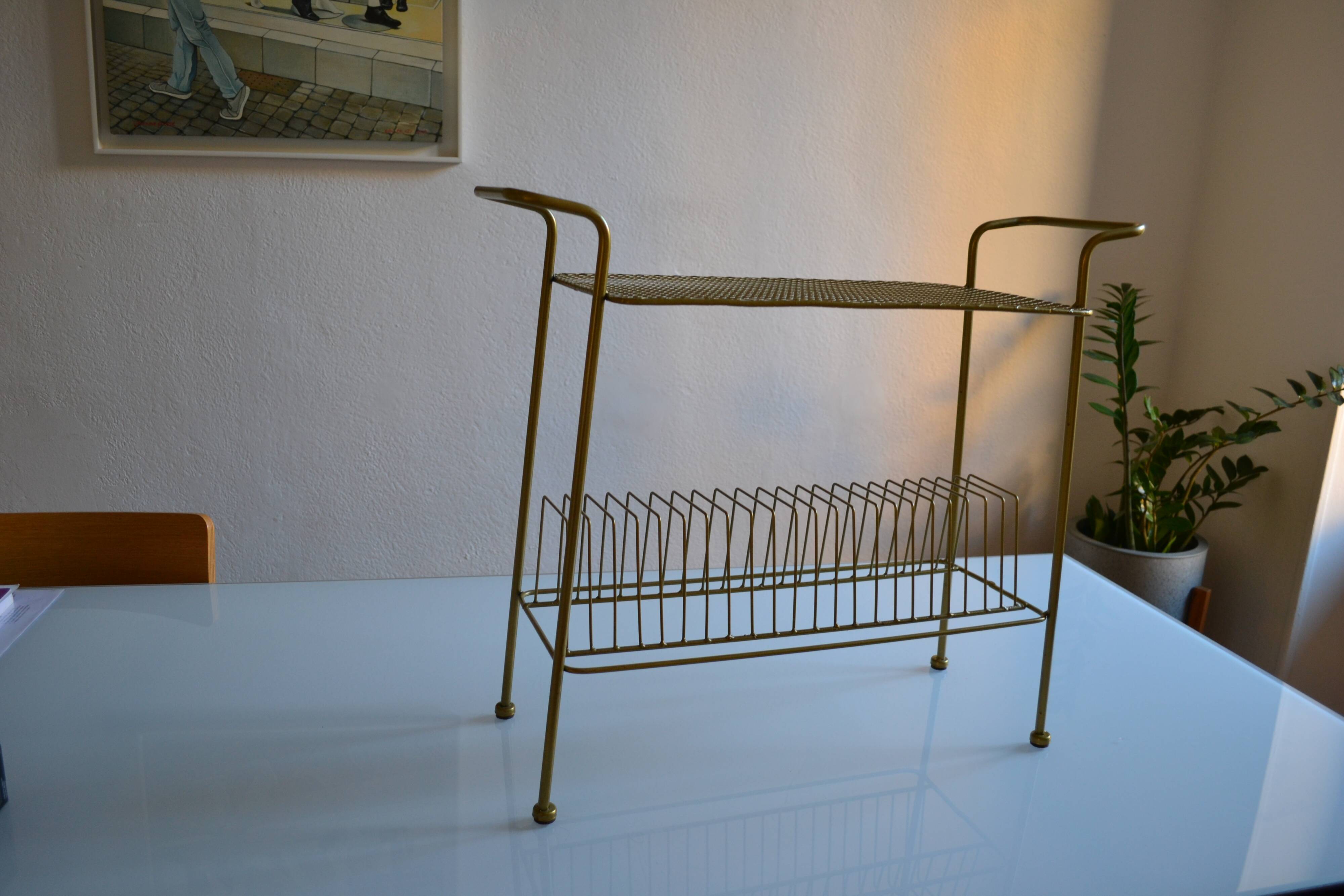 Vintage end table / coffee table & magazine rack