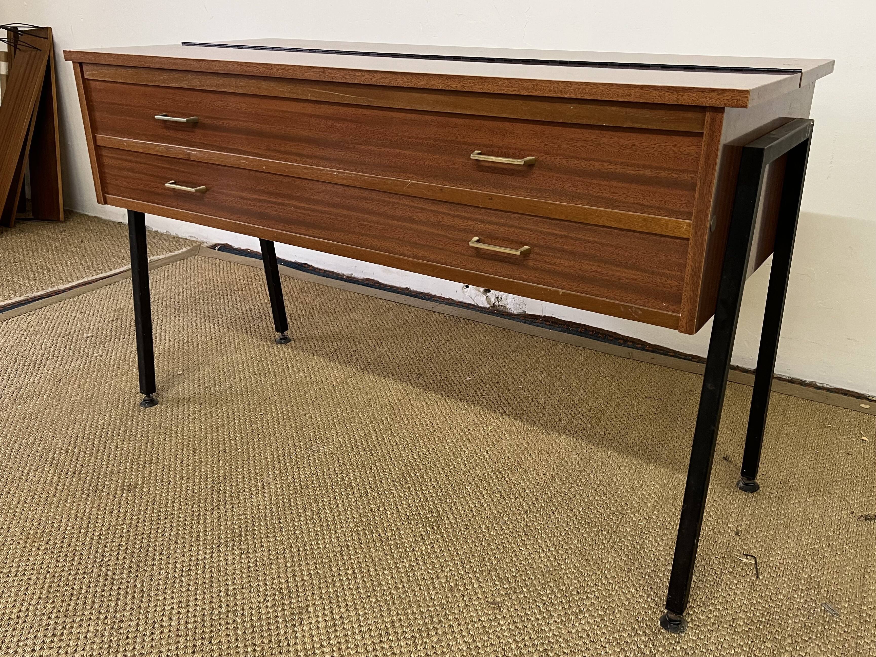 Vintage console old knitter