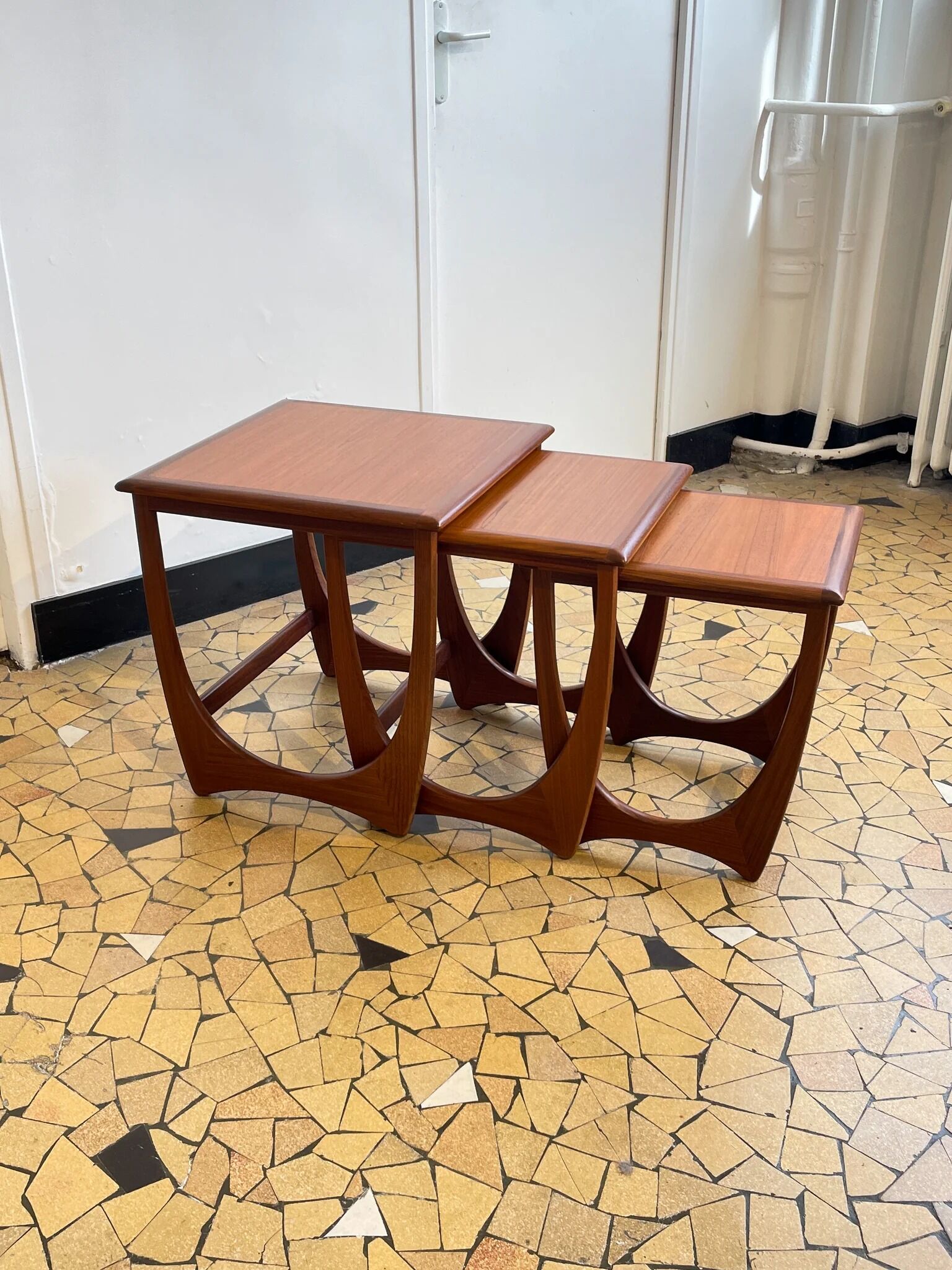 Teak trundle coffee table