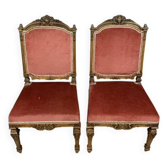 Important pair of Renaissance style chairs in carved wood