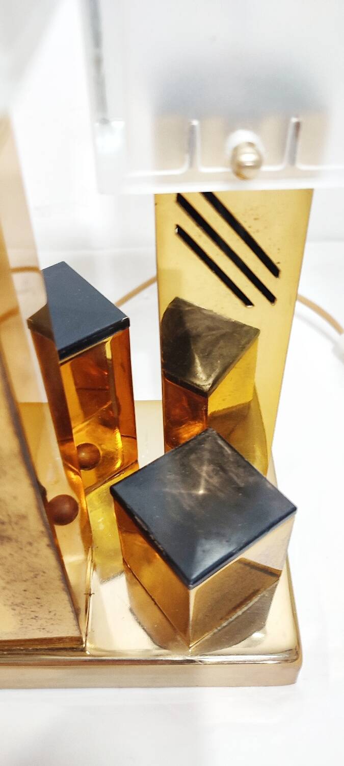 Lámpara de mesa de metal. Italia,1970s.