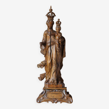 Exceptionnelle Vierge à l'enfant en noyer - XVIIe siècle.