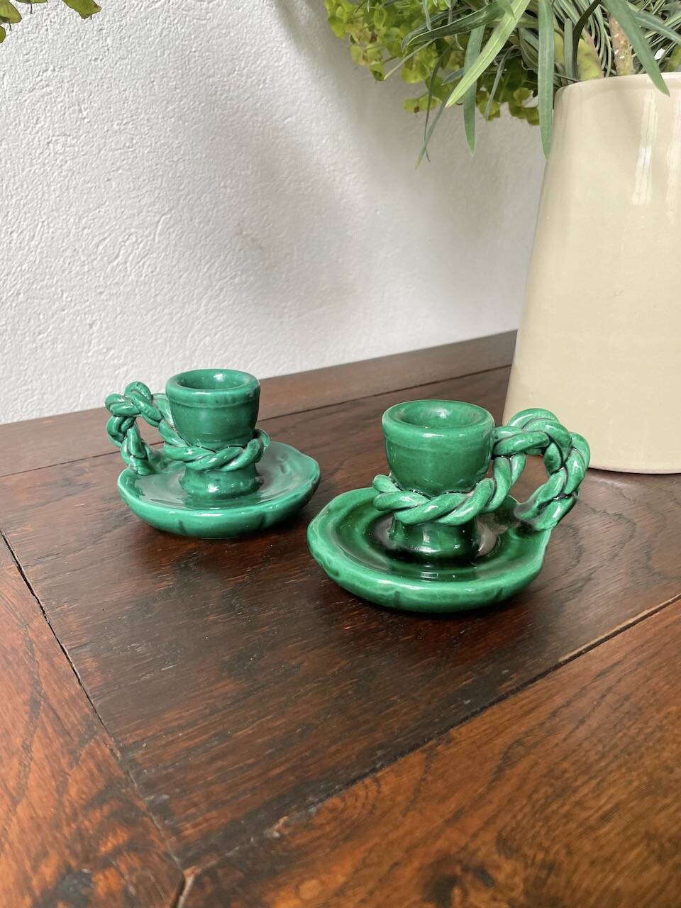 Paire de bougeoirs à main céramique verte