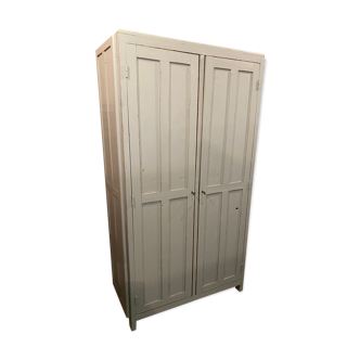 Armoire parisienne vintage patinée grise
