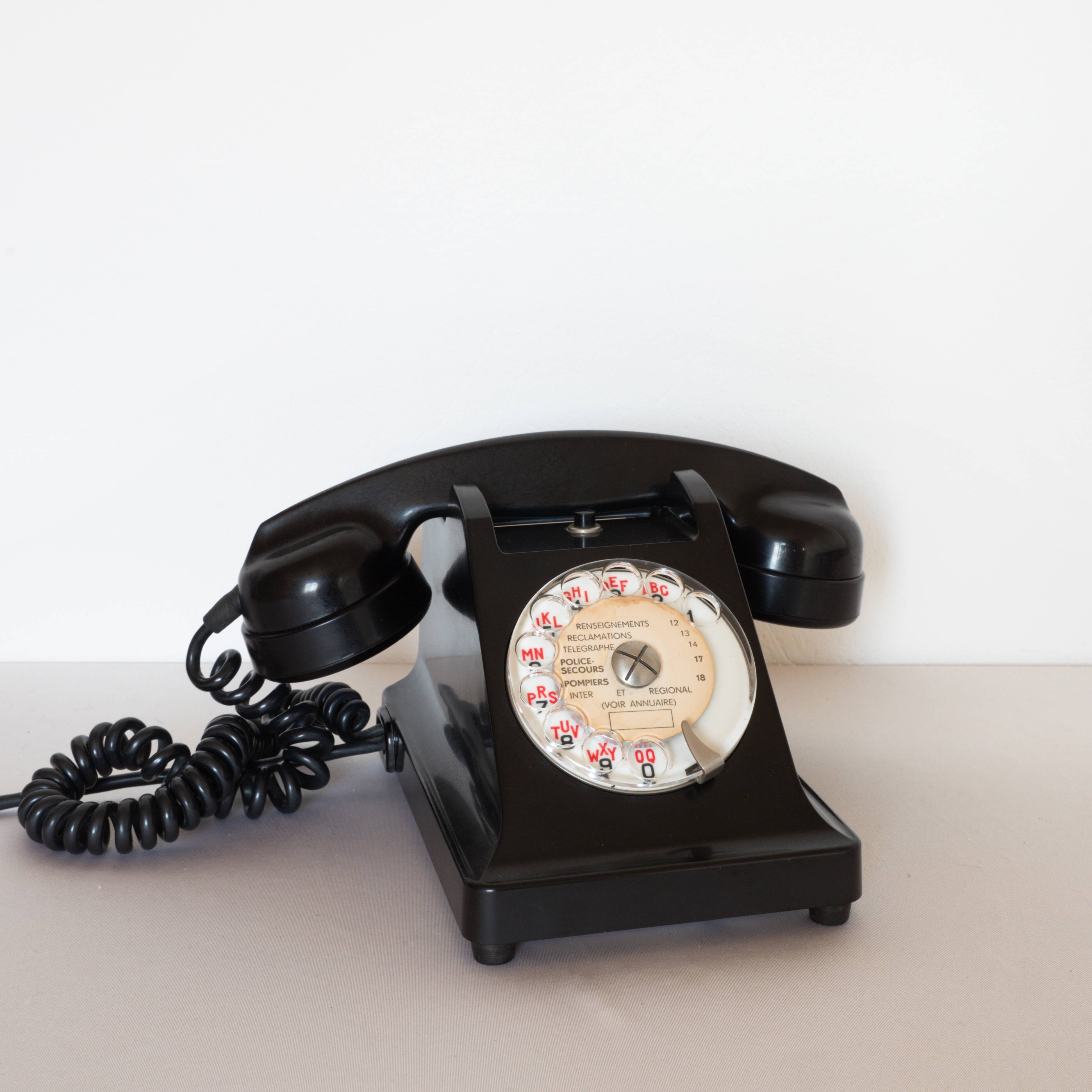 Phone in bakelite black U43